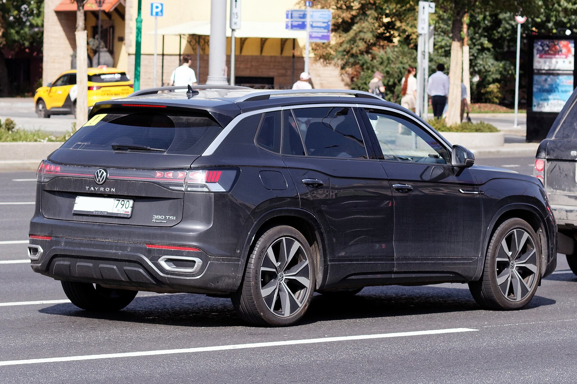 ​C конвейера завода в Вольсбурге сошел Volkswagen с порядковым номером 44 000 000